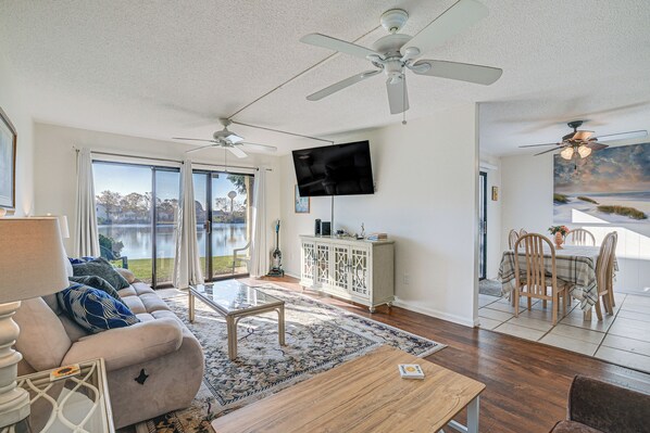 Apartment (3 Bedrooms) | Interior - 3 Mi to Surfside Beach & Pier: Townhome w/ Balcony (Myrtle Beach)
