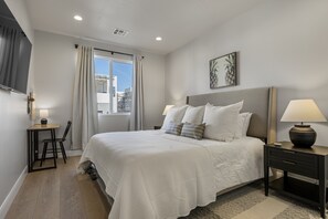 4 bedrooms, laptop workspace, iron/ironing board, cribs/infant beds - Mermaid Lagoon 4 Bedroom Townhouse (St. George)