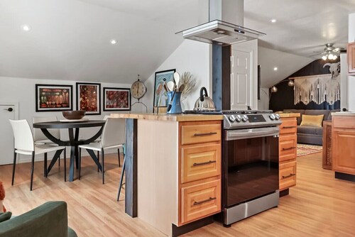 Spacious Studio Unit 5 with Gorgous Canyon Views!
