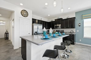Private kitchen - Fabulous 6 Bed Pool Home With Game Room 6 Bedroom Home by RedAwning (Davenport)