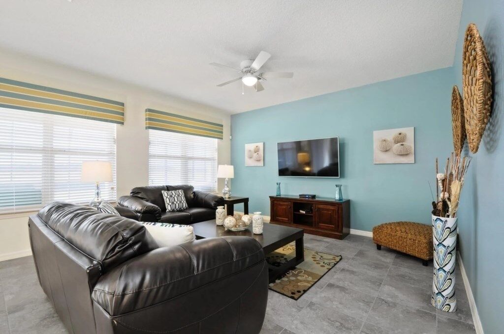 House, 6 Bedrooms | Living area