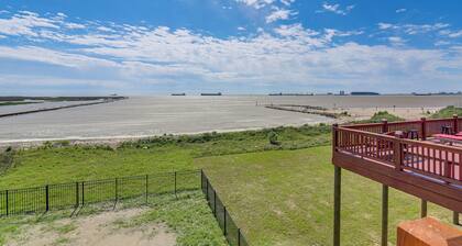 Port Bolivar Beach House w/ Oceanfront Views!