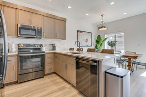 Apartment (5 Bedrooms) | Interior - St George Home w/ Patio - 8 Mi to Snow Canyon! (St. George)