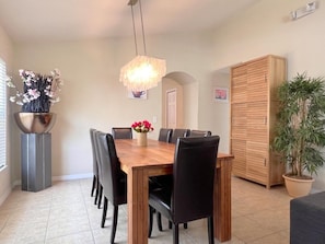 House, 4 Bedrooms | Dining