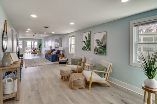 Bayfront Maryland Retreat w/ Deck, Near Beaches!