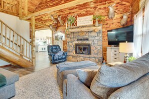 Interior - Expansive Mountain Home Rental w/ Yard & Fire Pit! (Mountain Home)