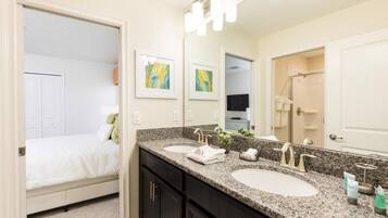 Condo, 6 quartos | Banheiro | Secador de cabelo, toalhas de banho, shampoo