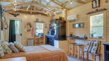 Apartment (0 Bedroom) | Interior