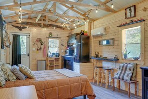 Apartment (0 Bedroom) | Interior - Eagles Nest Studio in Rising Fawn: Creek Access (Rising Fawn)