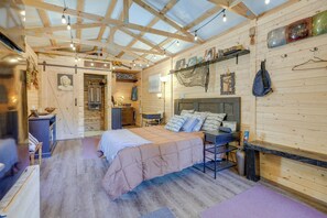Apartment (0 Bedroom) | Interior - Eagles Nest Studio in Rising Fawn: Creek Access (Rising Fawn)