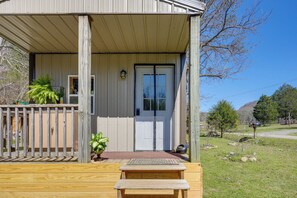 Apartment (0 Bedroom) | Interior - Eagles Nest Studio in Rising Fawn: Creek Access (Rising Fawn)