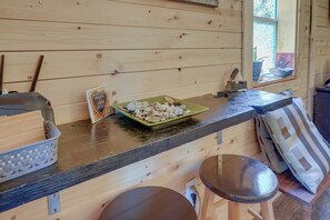 Apartment (0 Bedroom) | Interior - Eagles Nest Studio in Rising Fawn: Creek Access (Rising Fawn)