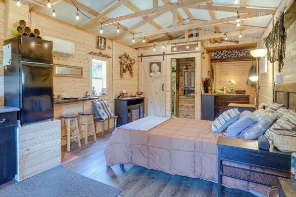 Apartment (0 Bedroom) | Interior - Eagles Nest Studio in Rising Fawn: Creek Access (Rising Fawn)