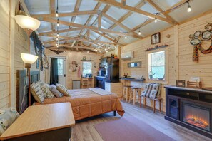 Apartment (0 Bedroom) | Interior - Eagles Nest Studio in Rising Fawn: Creek Access (Rising Fawn)