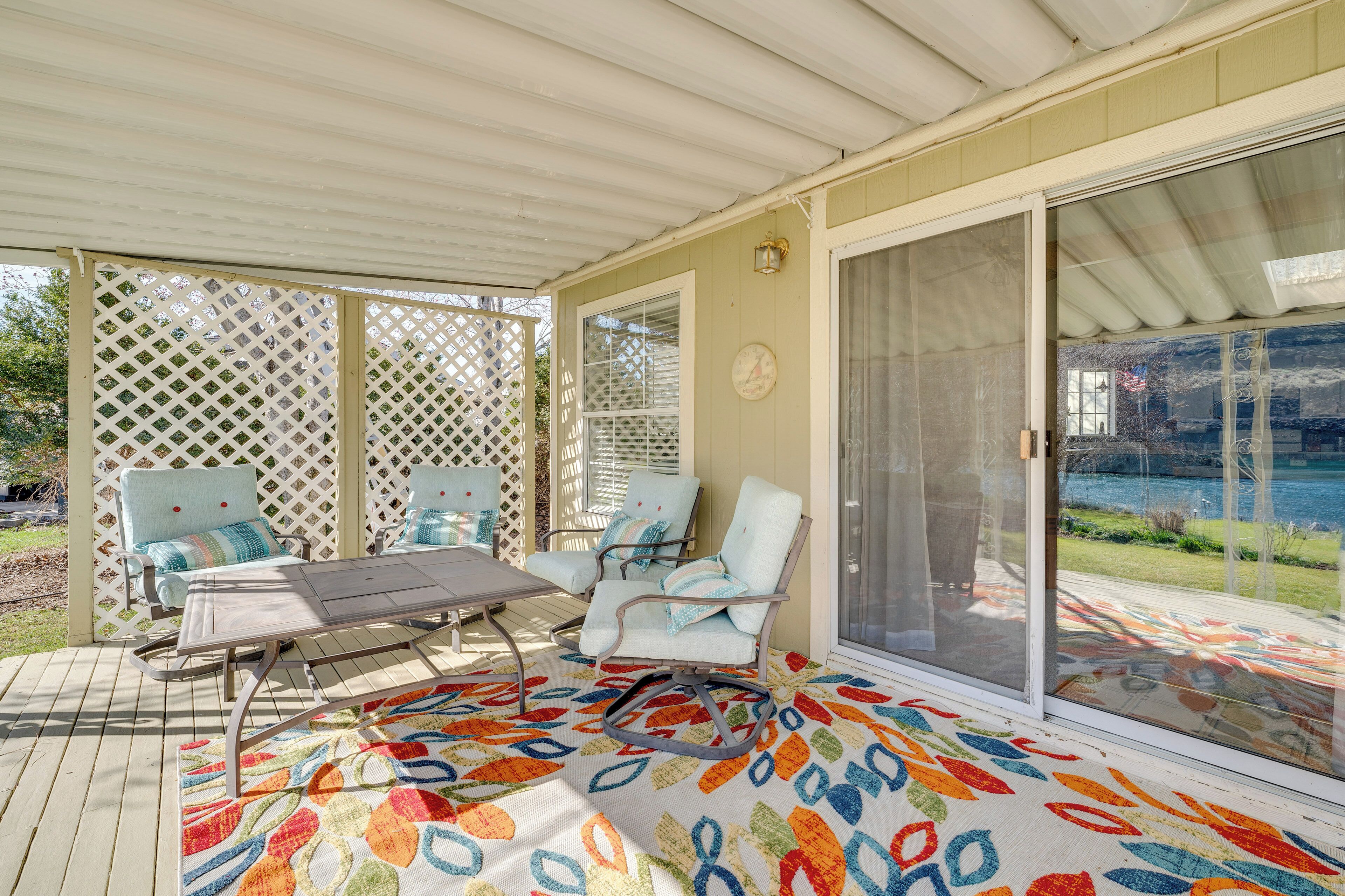 المنشأة من الداخل