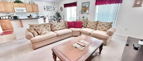 House, 4 Bedrooms | Living area