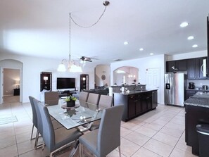 Private kitchen - Cozy Family Friendly Pool Home With Game Room 5 Bedroom Home by RedAwning (Davenport)