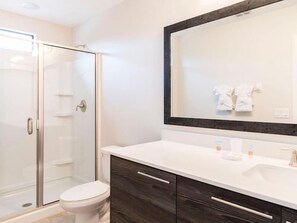 Townhome, 2 Bedrooms | Bathroom | Hair dryer, towels - Cozy 2 Bed Town Home In Balmoral Resort-2sltth2 2 Bedroom Townhouse by RedAwning (Haines City)