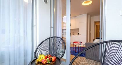 Colorful Apartment • Balcony • Free Parking