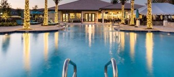 Modern 3 Bed Town Home At Balmoral Resort-3sltth1 3 Bedroom Condo by RedAwning