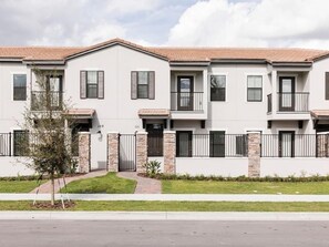 Condo, 3 Bedrooms | Bahagian luar