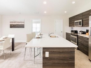 Townhouse, 2 kamar tidur | Dapur pribadi | Microwave dan mesin pencuci piring