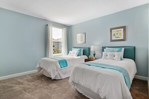 8 bedrooms, free WiFi - Spacious 8 Bed Pool Home With Game Room 8 Bedroom Condo by RedAwning (Davenport)