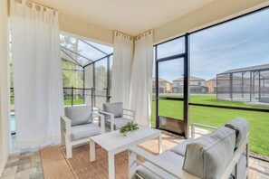 Vila, vários quartos | Área de estar