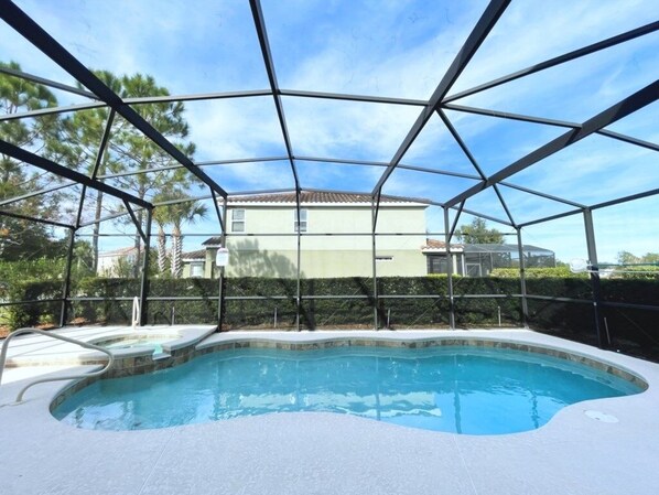 Maison, plusieurs chambres | Piscine