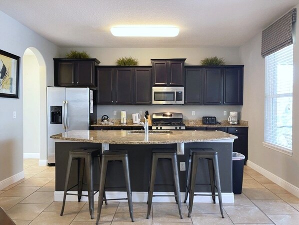 Casa, varias habitaciones | Cocina privada | Microondas y lavavajillas 