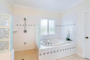 Hair dryer - Hale Cassia: New Listing! Home w/ Lanai, Outdoor Dining, Near Shops, Restaurants (Princeville)