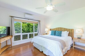 3 bedrooms, iron/ironing board, travel crib, internet
