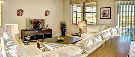 House, 4 Bedrooms | Living area