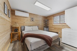 Cabin, 2 Bedrooms - Gone Fishin 2 Bedroom Cabin by RedAwning (Kimberling City)