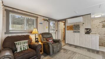 Kabin, 2 kamar tidur | Area keluarga | Smart TV