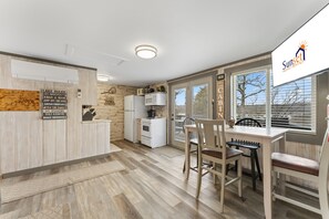 Cabane, 2 chambres | Restauration