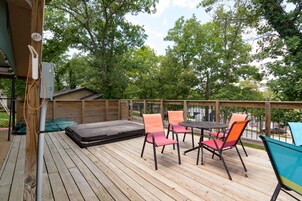 Cabaña, 2 habitaciones | Restaurante al aire libre