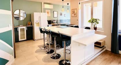 Superbe Loft 160 m2, Pièce de vie 80 m2 Avec 3 Chambres et 2 Salles de Bain