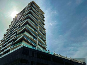 Front of property - WelHome - Dubai Delight: Luxe Living 1BR at Binghatti Luna (Dubai)