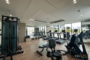 Gym - WelHome - Dubai Delight: Luxe Living 1BR at Binghatti Luna (Dubai)