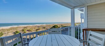 Coastal Paradise: 2 Pools, Tennis Court, Beach Access!