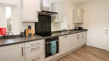 Kühlschrank, Geschirrspüler, Wasserkocher, Toaster