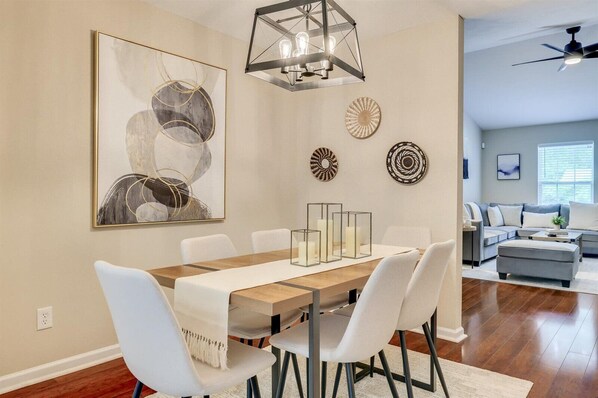 Dining - A quiet space perfect for business and medical professionals. (Evans)