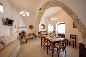 Dining - Marianthi's Home is ensconced in the enchanting Village of Old Hersonissos. (Chersonisos)