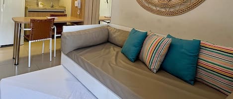 Căn hộ tiện nghi đơn giản | Khu phòng khách