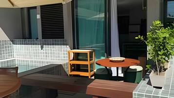 Apartemen Comfort | Tempat makan outdoor