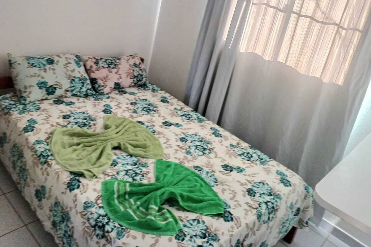 1 quarto, escrivaninha, Wi-Fi de cortesia