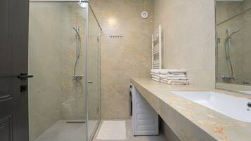 Articles de tocador gratuïts i assecador de cabells