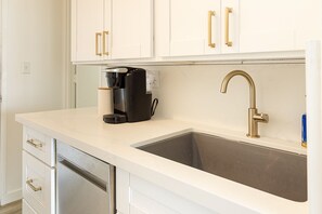 Interior - Glam Condo Located in Central Waikiki, Panoramic Ocean View, & Full Kitchen!
 (Honolulu)