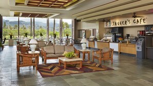 A spacious lobby with a seating area, a kitchen, and a view of the outdoors. - Glam Condo Located in Central Waikiki, Panoramic Ocean View, & Full Kitchen!
 (Honolulu)